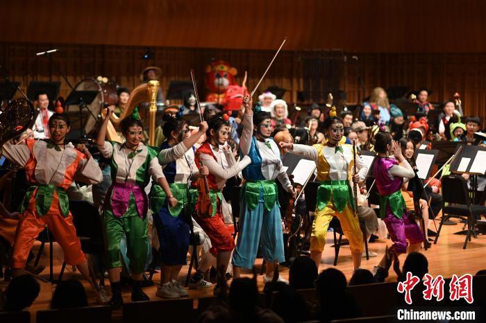 “音樂奇妙夜”西安上演歌者、樂手化身“卡通人”