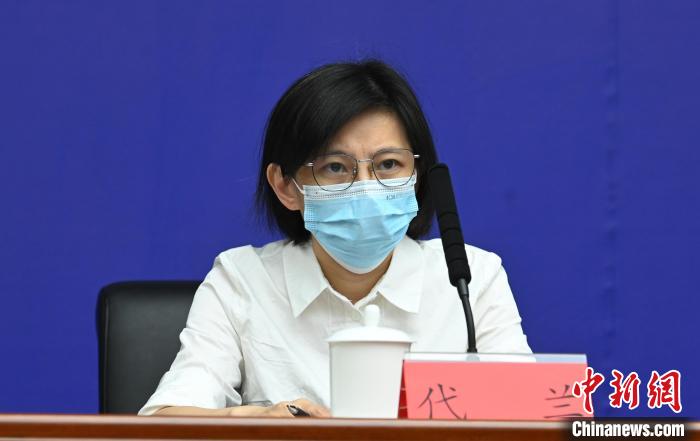 成都市經(jīng)信局總工程師代蘭?！“苍?攝