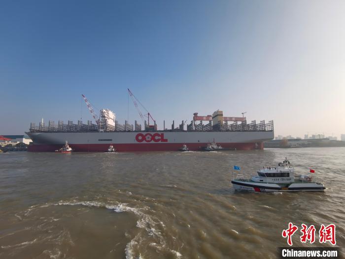 海巡艇在現(xiàn)場引導(dǎo)水上交通?！∧贤êＪ戮止﹫D