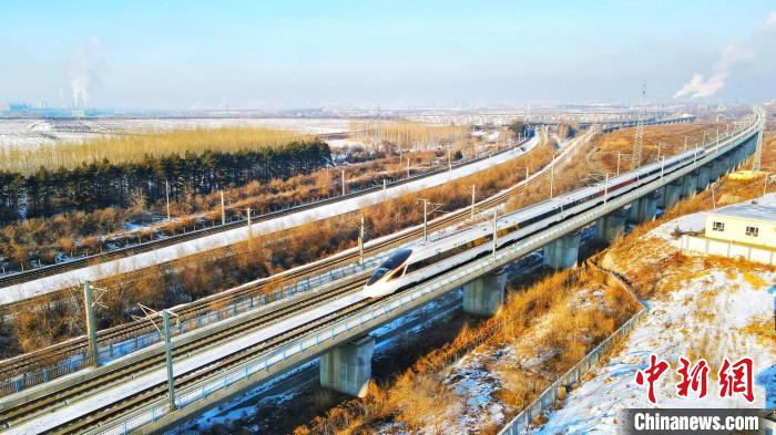 動(dòng)車組列車在運(yùn)行中?！」F提供