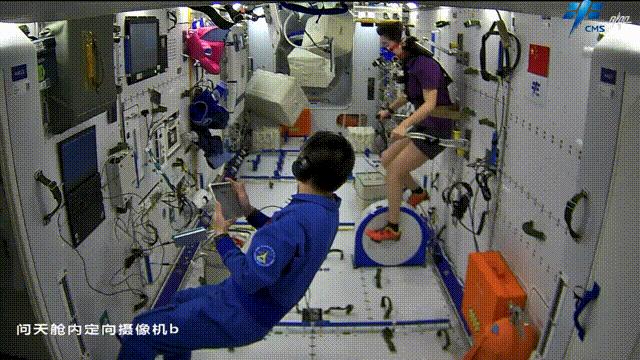 航天員在軌鍛煉。圖片來源：中國(guó)載人航天工程辦公室官方微信