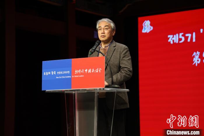 韓國(guó)前國(guó)務(wù)調(diào)整室長(zhǎng)李錫駿致辭?！≈袊?guó)駐韓國(guó)大使館供圖