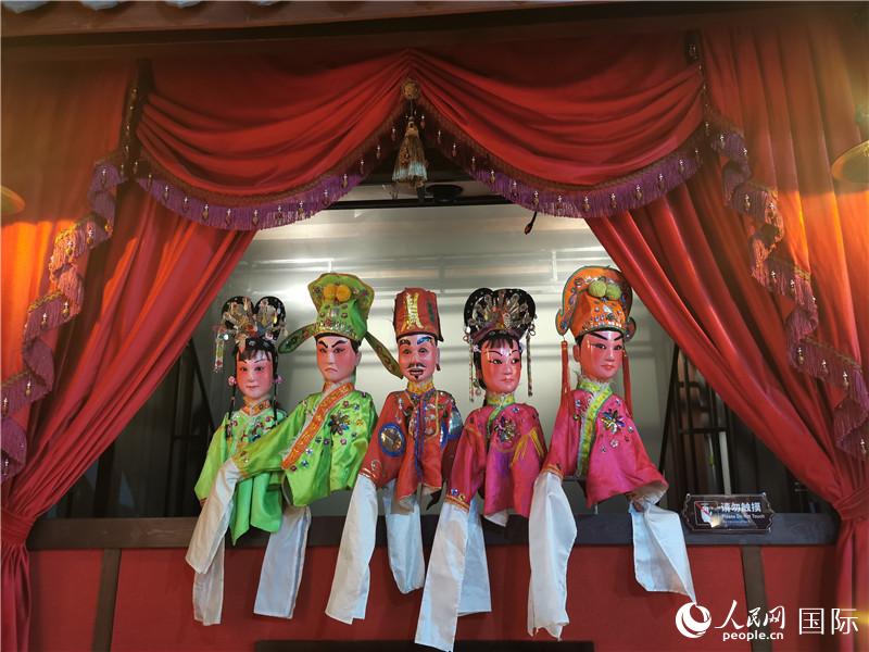 3D公仔戲臺(tái)。人民網(wǎng)記者 符園園攝