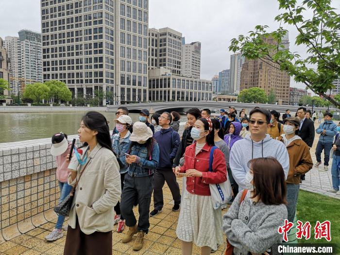新階層人士走讀黃浦蘇州河沿岸?！》队畋?攝