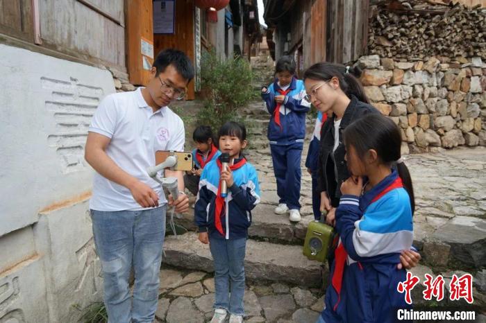 杜曉帆與該中心教師團隊積極探索文化遺產(chǎn)方法論，深耕鄉(xiāng)村遺產(chǎn)領(lǐng)域?！?fù)旦大學(xué)國土與文化資源研究中心供圖