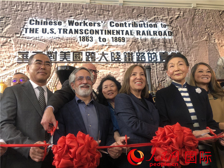 圖為（從右到左）方李邦琴、加州副州長康依蓮、舊金山市議長佩斯金、中國駐舊金山副總領事潘慶江在剪彩。人民網記者 鄧圩攝
