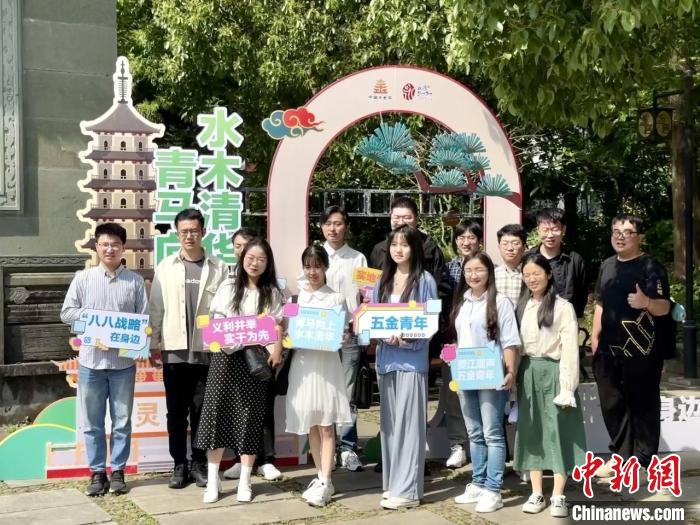 宣講團(tuán)成員在永康市合影?！吴晫?攝
