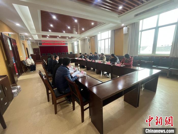 寧波大學(xué)東海研究院召開(kāi)相關(guān)工作會(huì)議。(資料圖) 寧波大學(xué)東海研究院供圖