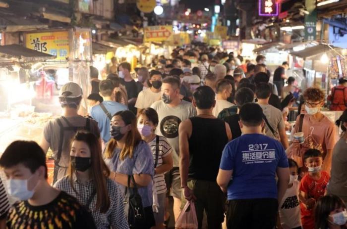 冰粉、雙皮奶、螺螄粉……臺(tái)網(wǎng)友發(fā)帖：臺(tái)灣街頭越來越多大陸小吃