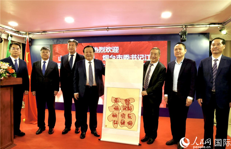 參加座談會的主要嘉賓合影留念。人民網(wǎng)記者宋亦然攝
