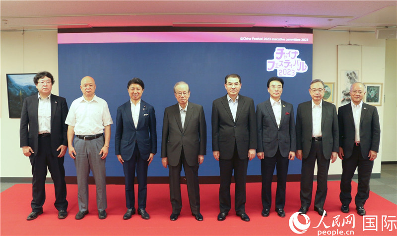 主辦方代表合影。人民網(wǎng) 許可攝