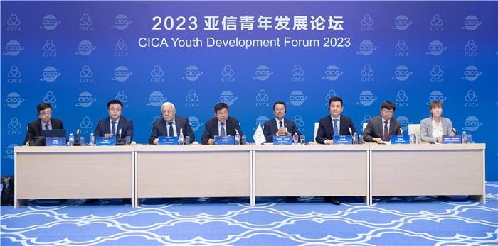 2023亞信青年發(fā)展論壇嘉賓發(fā)言現(xiàn)場(chǎng)。人民畫(huà)報(bào)供圖