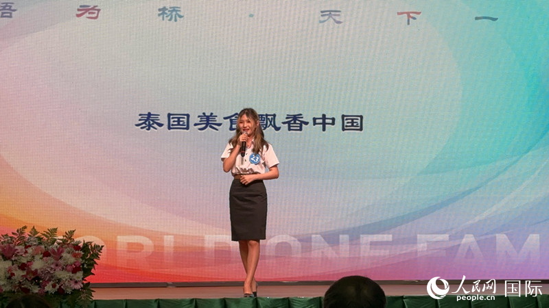 榮獲世界大學(xué)生中文比賽亞洲冠軍的泰國選手。人民網(wǎng)記者 孫廣勇攝