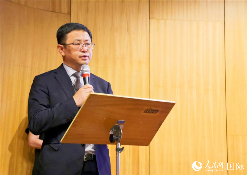 中國駐里約熱內盧總領事館商務參贊徐元勝發(fā)表致辭。人民網(wǎng)記者 陳海琪攝
