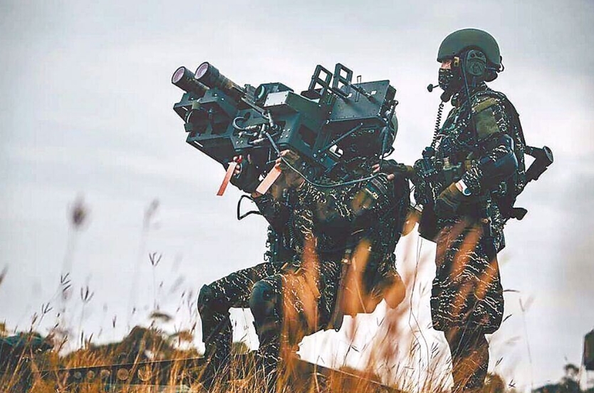 臺海軍陸戰(zhàn)隊肩抗“毒刺”導彈發(fā)射器準備射擊。圖片來源：臺灣“中時新聞網(wǎng)”。
