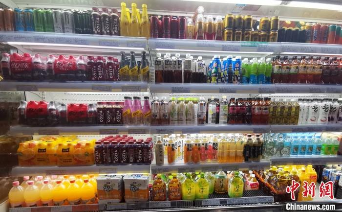 某超市的飲料區(qū)。 <a target='_blank' href='/' ><p  align=