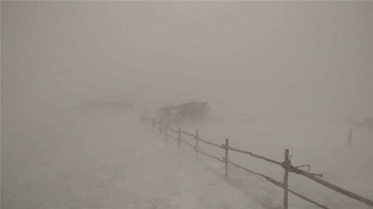 2023年11月4日，蒙古國部分省份發(fā)生暴風(fēng)雪天氣。蒙古國緊急情況總局官網(wǎng)圖片