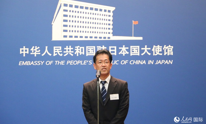 導(dǎo)師代表、東京大學(xué)教授內(nèi)山真伸發(fā)表致辭。人民網(wǎng) 許可攝