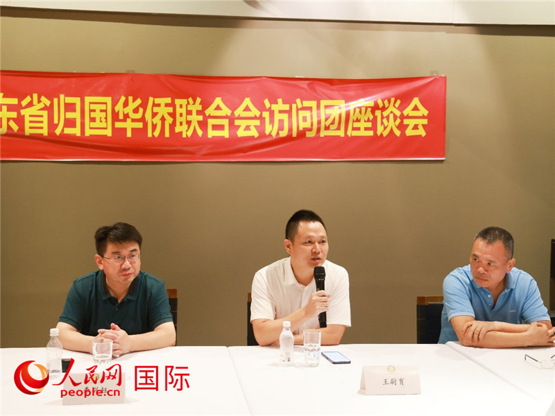 中國駐里約總領(lǐng)館副總領(lǐng)事王尉育（中）在座談會上致辭。人民網(wǎng)記者 陳海琪攝