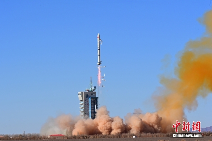 北京時(shí)間2023年11月16日11時(shí)55分，我國(guó)在酒泉衛(wèi)星發(fā)射中心使用長(zhǎng)征二號(hào)丙運(yùn)載火箭，成功將新一代海洋水色觀測(cè)衛(wèi)星發(fā)射升空，衛(wèi)星順利進(jìn)入預(yù)定軌道，發(fā)射任務(wù)獲得圓滿成功。此次任務(wù)是長(zhǎng)征系列運(yùn)載火箭第497次飛行。汪江波 攝