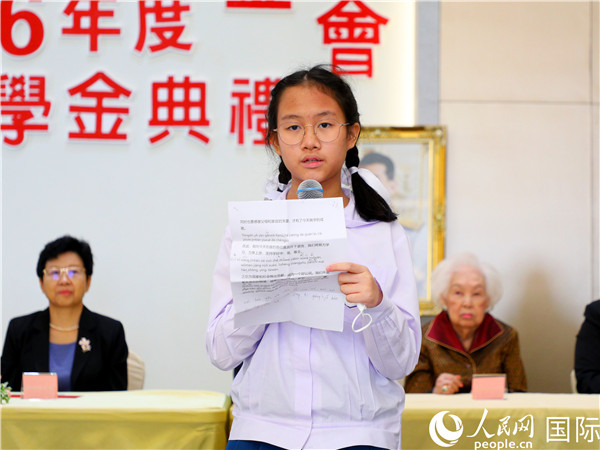 圖為學(xué)生代表劉家安發(fā)表致謝演講。人民網(wǎng)記者 白元琪攝
