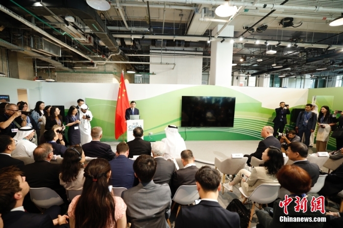 當地時間11月30日，《聯合國氣候變化框架公約》第28次締約方大會(COP28)中國角開幕式暨“生態(tài)文明與美麗中國實踐”邊會在迪拜舉行。圖為中國生態(tài)環(huán)境部部長黃潤秋在邊會上發(fā)表致辭。<a target='_blank' href='/' _fcksavedurl='/'><p  align=