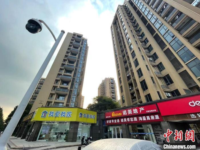 多家房地產(chǎn)中介。 蘇婷 攝