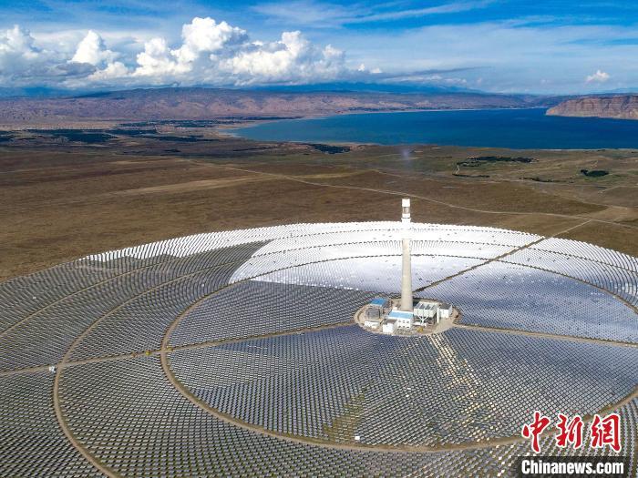 資料圖：光伏發(fā)電園區(qū)一隅。張進(jìn)剛 攝