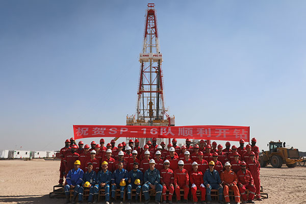 12月25日，中石化國(guó)工科威特分公司SINOPEC-16隊(duì)在科威特北部油區(qū)順利開鉆。中石化供圖