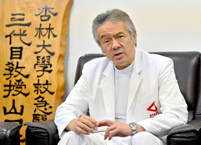 日本杏林大學(xué)醫(yī)學(xué)部教授山口芳裕。（圖片來(lái)源：《朝日新聞》）