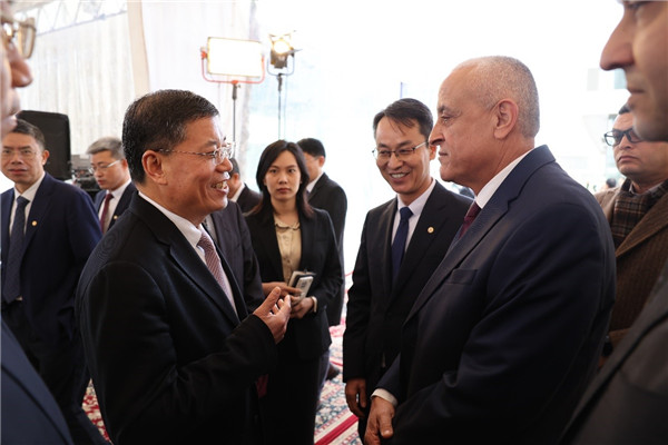 李永明同埃及住房部副部長會談交流。主辦方供圖