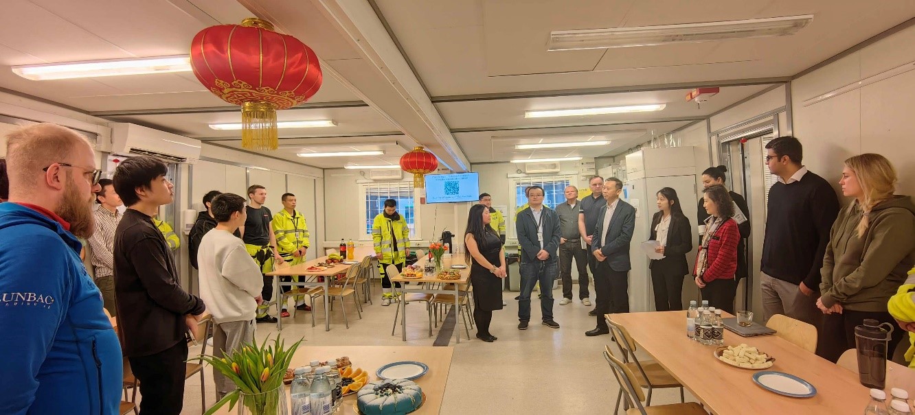 中國(guó)駐瑞典大使崔愛(ài)民走訪中鐵隧道局集團(tuán)瑞典工程公司。中國(guó)駐瑞典大使館供圖