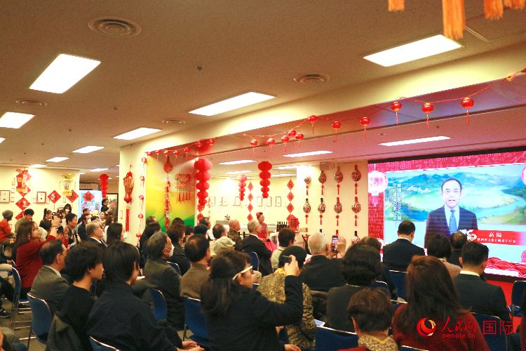 2月9日，“喜迎龍年·品味陜西”——2024新春迎福（展）聯(lián)歡會暨陜西文化年在東京中國文化中心拉開帷幕。人民網(wǎng) 許可攝