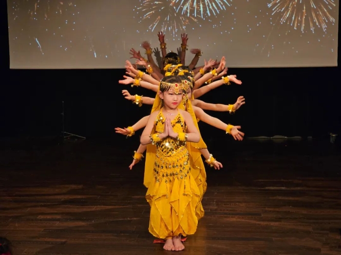 舞蹈《千手觀音》。中國(guó)駐瑞典大使館供圖。