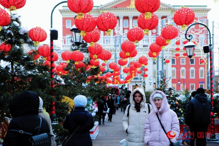 俄羅斯民眾在活動現(xiàn)場參觀游玩。人民網(wǎng)記者 隋鑫攝