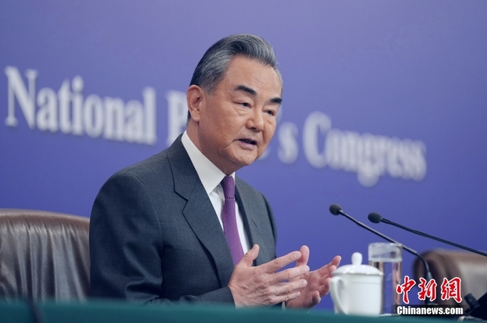 3月7日，十四屆全國人大二次會議在北京舉行記者會，中共中央政治局委員、外交部長王毅就中國外交政策和對外關(guān)系相關(guān)問題回答中外記者提問。<a target='_blank' href='/'><p  align=