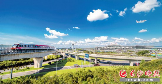 　　根據(jù)《實施意見》，長沙將建設(shè)聯(lián)通世界的航空樞紐，打造輻射全國的鐵路樞紐，深化綜合交通協(xié)調(diào)機(jī)制。    資料圖片