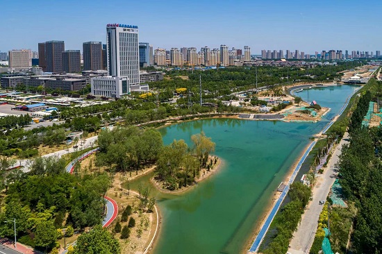 環(huán)城水系中的北湖公園越來(lái)越美。羅大慶攝