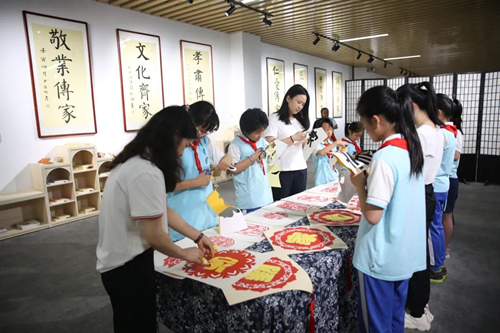 1、長沙市雨花區(qū)校園清廉家風(fēng)館開館。受訪單位供圖