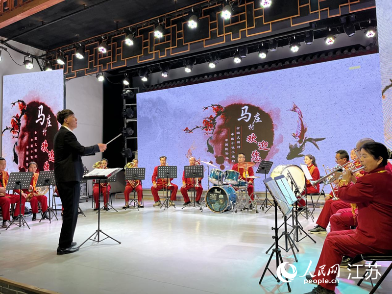 馬莊農(nóng)民樂團在排練節(jié)目。人民網(wǎng) 李子佩攝