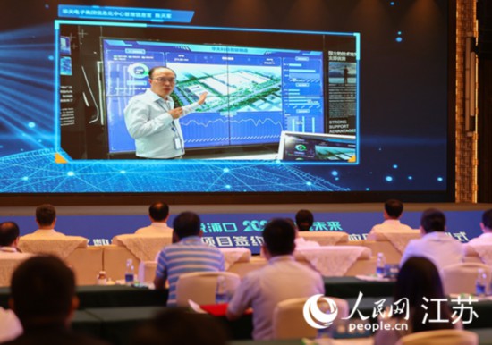圖為浦口區(qū)集成電路企業(yè)介紹智能制造系統(tǒng)。浦口區(qū)委宣傳部供圖