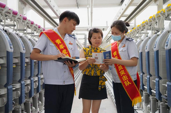 國家稅務(wù)總局常德市西洞庭西湖管理區(qū)稅務(wù)局成立青年黨員突擊隊，走進常德銀駿紡織有限公司等企業(yè)送政策、問需求、解難題。受訪單位供圖