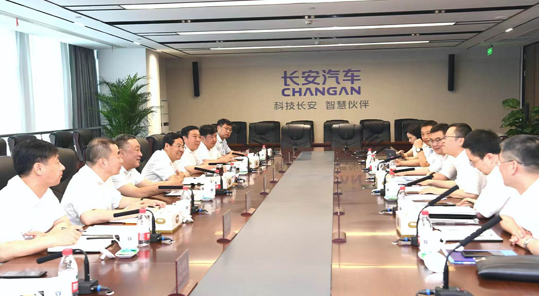 張濤帶隊赴重慶對接洽談項目。 白永民攝