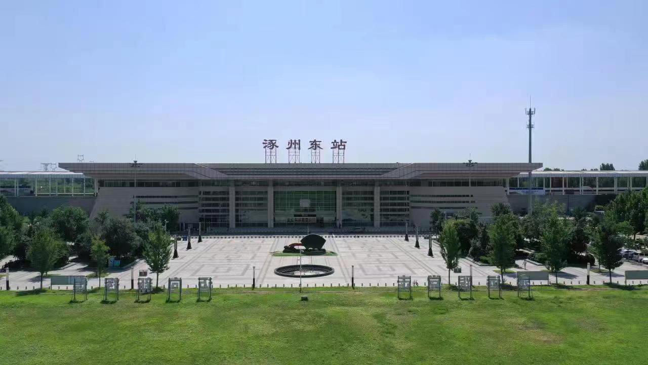 通勤專列高鐵始發(fā)站涿州東站。 熊華明、王聚言攝
