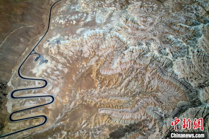 4月5日，西藏阿里札達(dá)土林。(無人機(jī)照片) 李林 攝