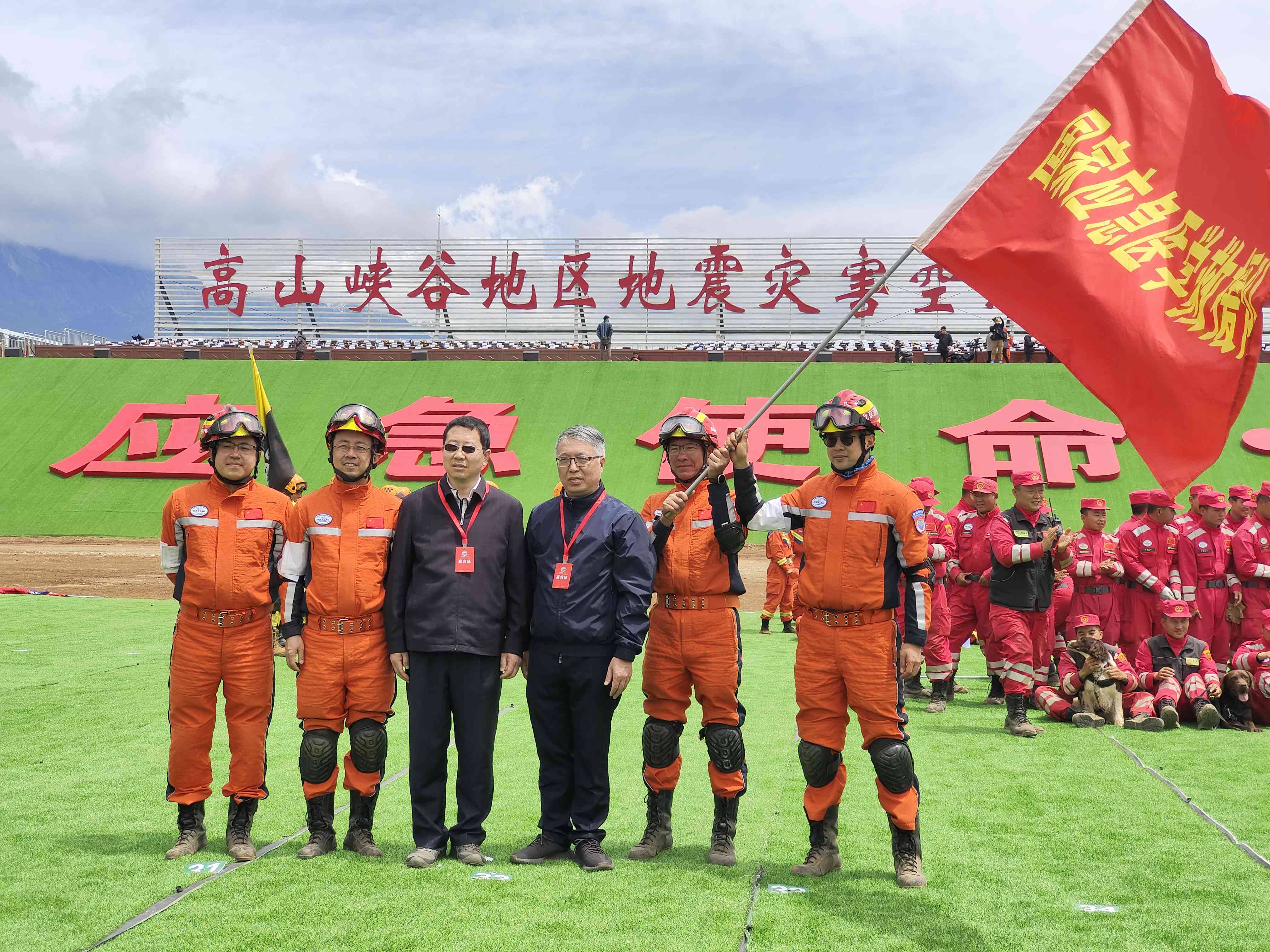 呂國(guó)忠以總領(lǐng)隊(duì)身份，帶領(lǐng)國(guó)家應(yīng)急醫(yī)學(xué)救援隊(duì)演練。受訪(fǎng)者供圖
