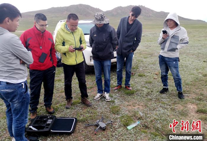 圖為綜合考察團在保護區(qū)動物調查中投入使用無人機。西藏那曲市林業(yè)和草原局供圖