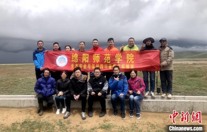 圖為綜合考察團野外調查組在西藏安多縣。西藏那曲市林業(yè)和草原局供圖