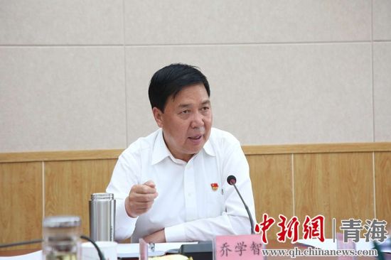 圖為黃南州州長(zhǎng)喬學(xué)智講話。黃宣攝