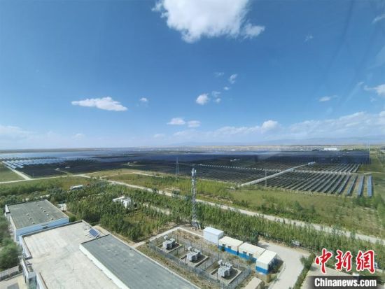  圖為塔拉灘光伏產(chǎn)業(yè)園區(qū)?！∑钤鲚怼z
